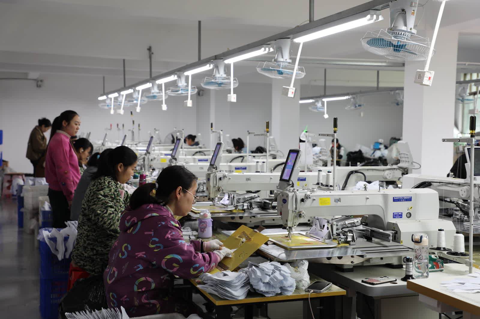 新田利恒鞋業(yè)：訂單滿倉促發(fā)展 家門口就業(yè)暖人心:鞋業(yè)
